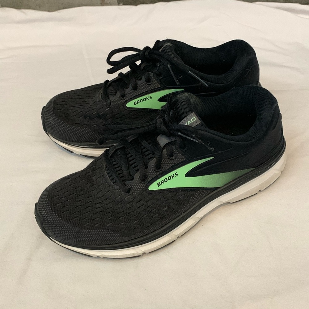Brooks women’s Dyad 11 running shoes, size 8.5